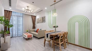 Minibar, wifi gratis y ropa de cama