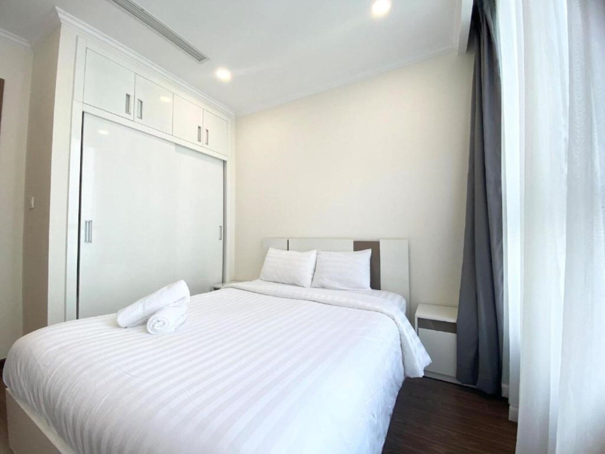 Minibar, wifi gratis y ropa de cama 