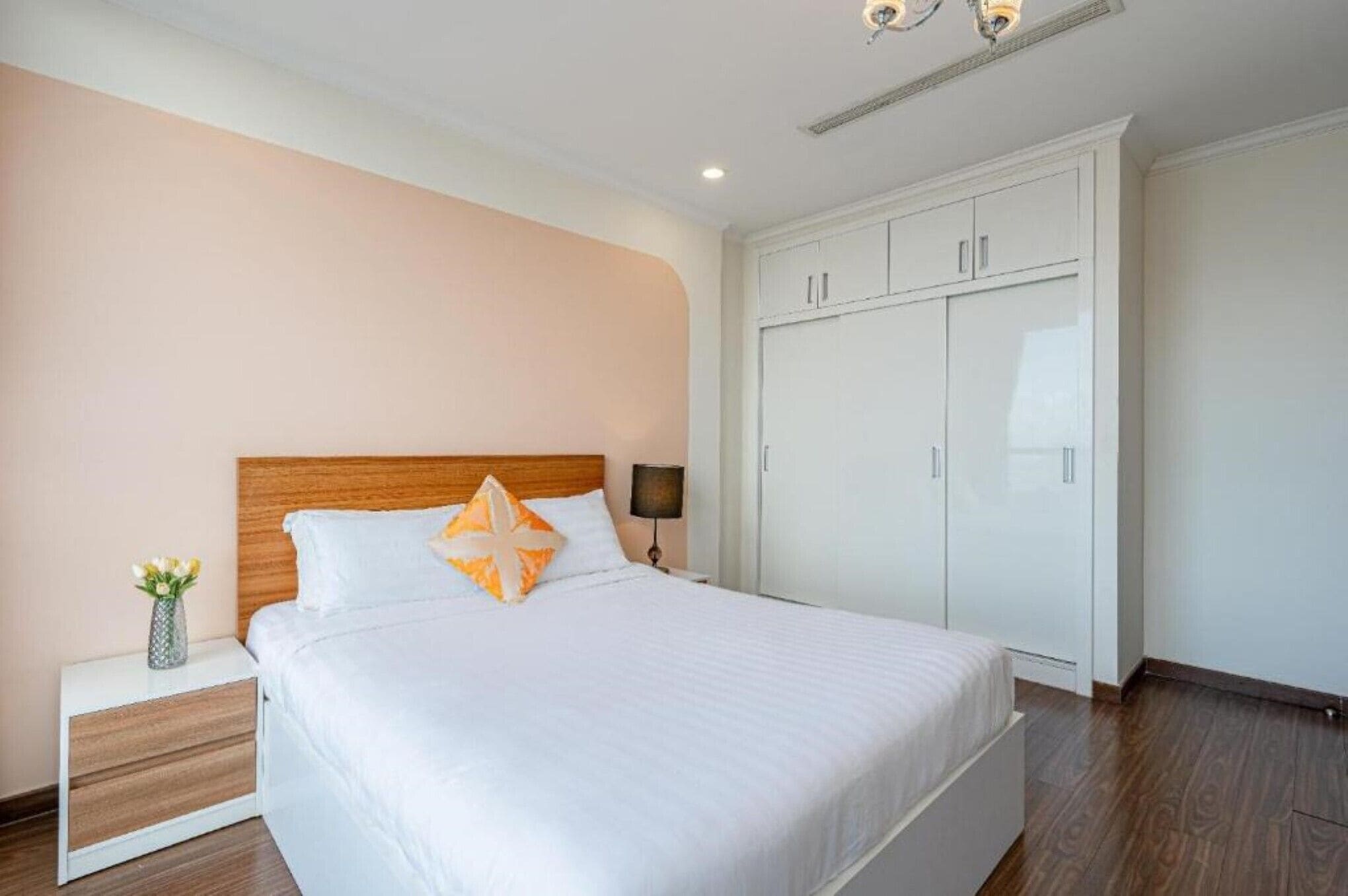 Minibar, wifi gratis y ropa de cama 