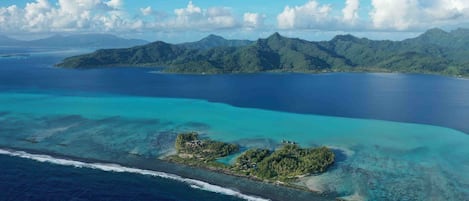 Vista frontal de la propiedad