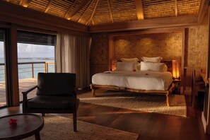 Bungalou superior, vistes a la llacuna, al costat de la platja | Caixa forta a l'habitació, escriptori i planxa i posts de planxar 