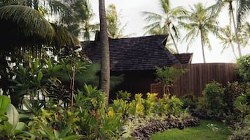 Bangalô superior, vista para a lagoa, ao lado da praia | Cofres nos quartos, escrivaninha, ferros/tábuas de passar roupa