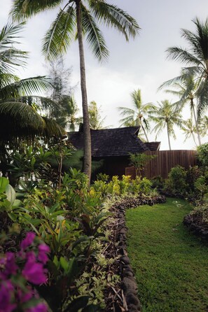 Bungalou superior, vistes a la llacuna, al costat de la platja | Caixa forta a l'habitació, escriptori i planxa i posts de planxar 