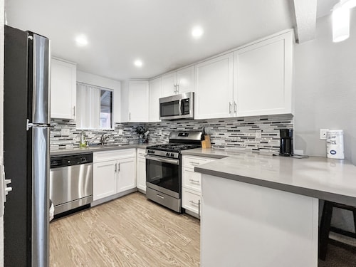 Charming 2-bedroom apartment with fitness room and AC in Santa Ana