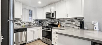 Charming 2-bedroom apartment with fitness room and AC in Santa Ana