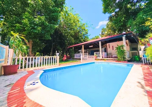 Beauty Beachfront Villa 5 rooms, with Pool, Jacuzzi, AC, Wifi, BBQ, Beach Access