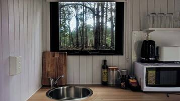 Refrigerador, microondas, parrilla de estufa y tostadora