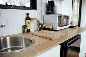 Kühlschrank, Mikrowelle, Herdplatte, Toaster