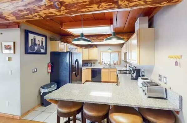 Fridge, microwave, oven, stovetop - Mountain Basecamp | Hot Tub + Pool Table (Silverthorne)