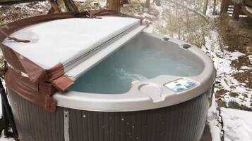 مغطس سبا خارجي