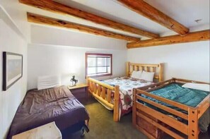 5 عدّة غرف نوم وواي فاي وملاءات أسرّة