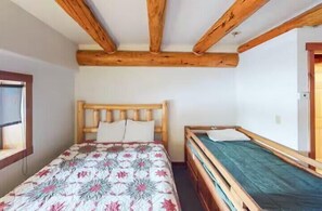 5 bedrooms, WiFi, bed sheets