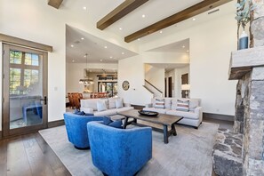 المنشأة من الداخل