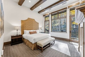 5 bedrooms, iron/ironing board, WiFi, bed sheets - West Vail Retreat | Steps to Ski + Private Hot Tub (Vail)