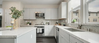 4BR Modern Lux House central to SF, Oakland, Silicon Valley