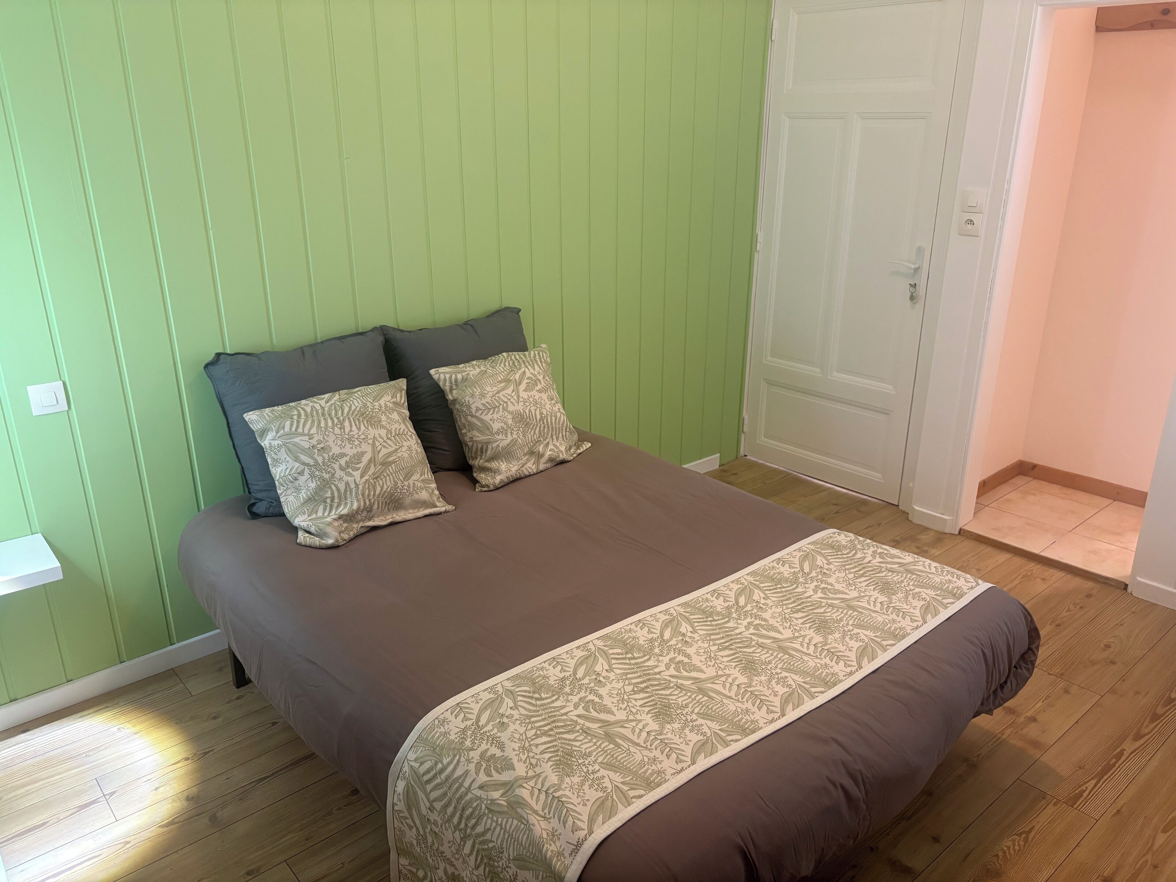 1 soverom, internettilgang og sengetøy