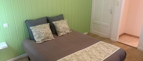 1 bedroom, Internet, bed sheets