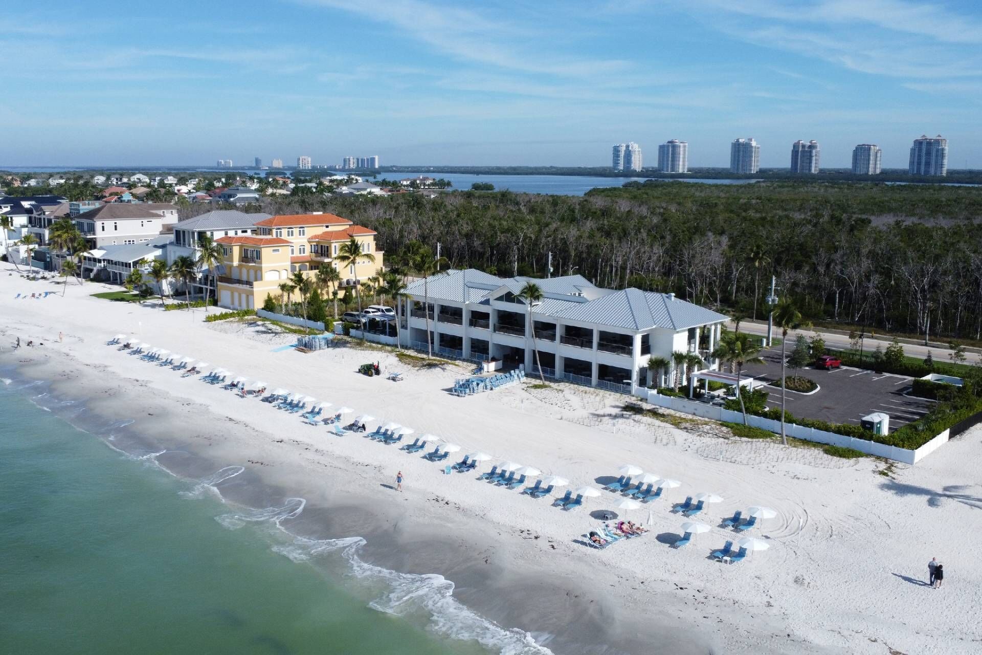 Playa en los alrededores, windsurf, kayaks y paseos en botes de motor 