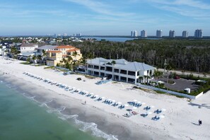 Playa en los alrededores, toallas de playa, snorkel y windsurf 