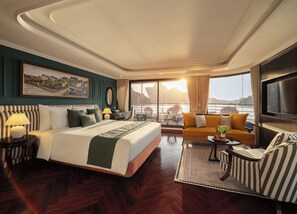 Halong Suite with Private Terrace & Bathtub and Starlink Internet Access | Minibar, desk, laptop workspace, soundproofing