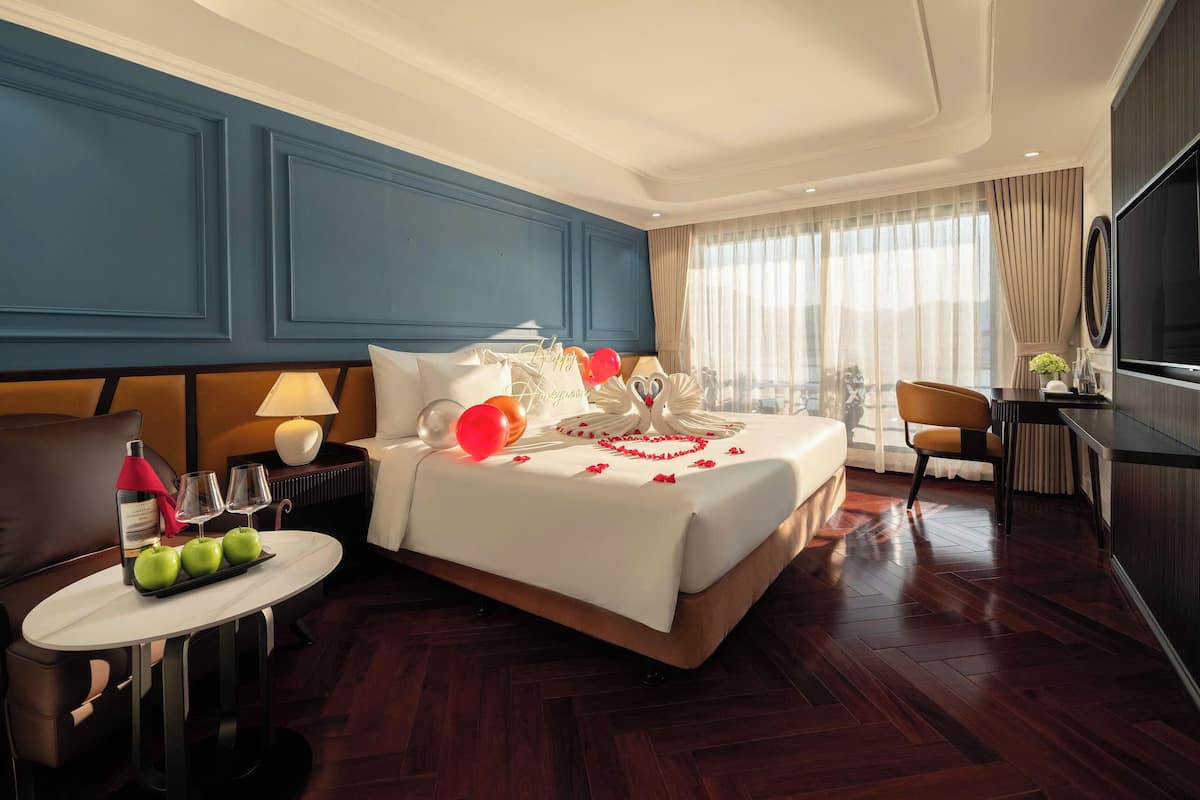 Premier Suite with Balcony & Bathtub and Starlink Internet Access | Minibar, desk, laptop workspace, soundproofing