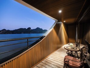 Junior Suite with Balcony & Bathtub and Starlink Internet Access | Balcony - Diana Cruises Halong Bay - Luxury by Venus Group (Ha Long)