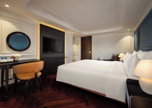 Senior Suite with Balcony & Bathtub and Starlink Internet Access | Minibar, desk, laptop workspace, soundproofing - Diana Cruises Halong Bay - Luxury by Venus Group (Ha Long)