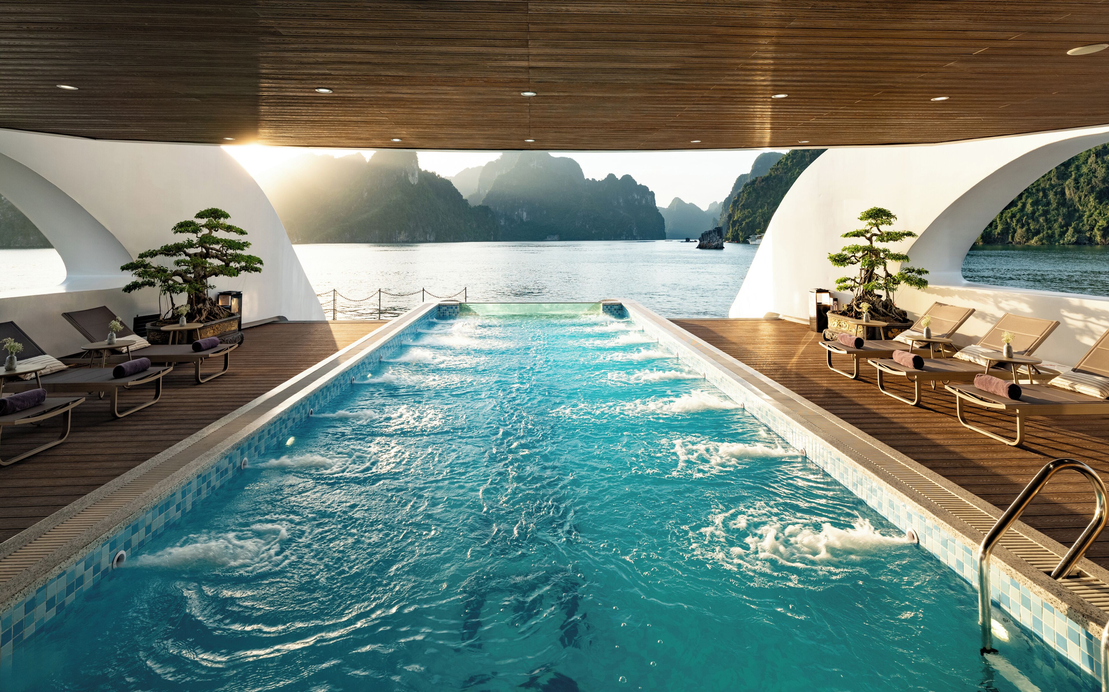 Hồ bơi ngoài trời 