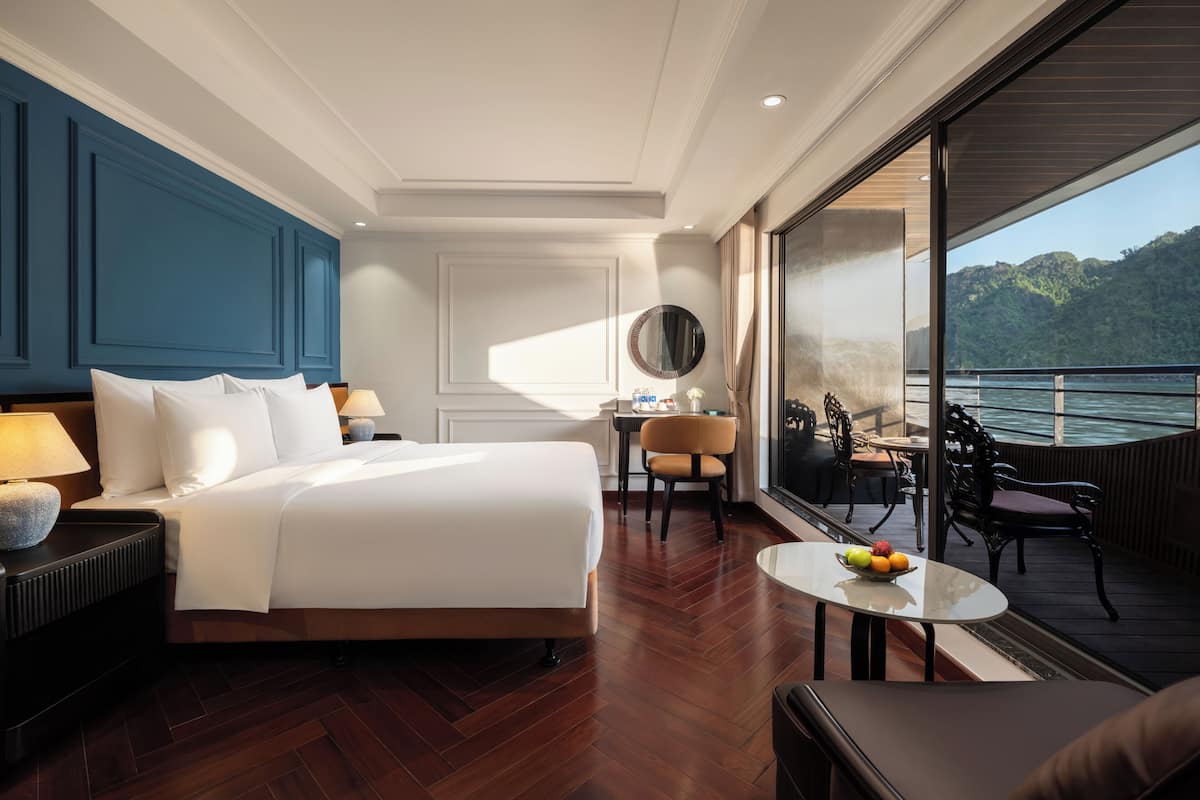 Junior Suite with Balcony & Bathtub and Starlink Internet Access | Minibar, desk, laptop workspace, soundproofing