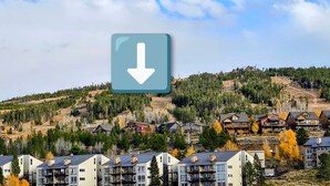 A residential area with houses on a hillside, surrounded by trees and a clear sky. - Red Barn of Granby Ranch - spacious luxury, pet friendly and hot tub (Granby)