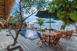 Outdoor pool - La Semaya Beach Villas  (Penida Island)