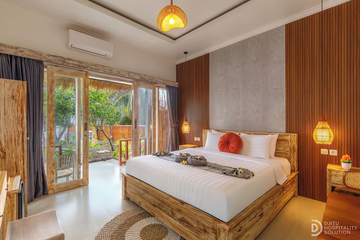 Deluxe Double Room, Patio, Sea View | Free WiFi