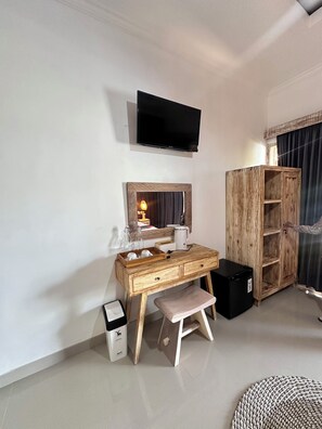 Deluxe Double Room, Patio, Sea View | Free WiFi
