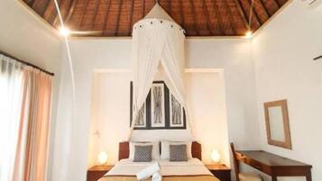 Desk, iron/ironing board, WiFi, bed sheets