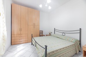 1 Schlafzimmer, Bügeleisen/Bügelbrett