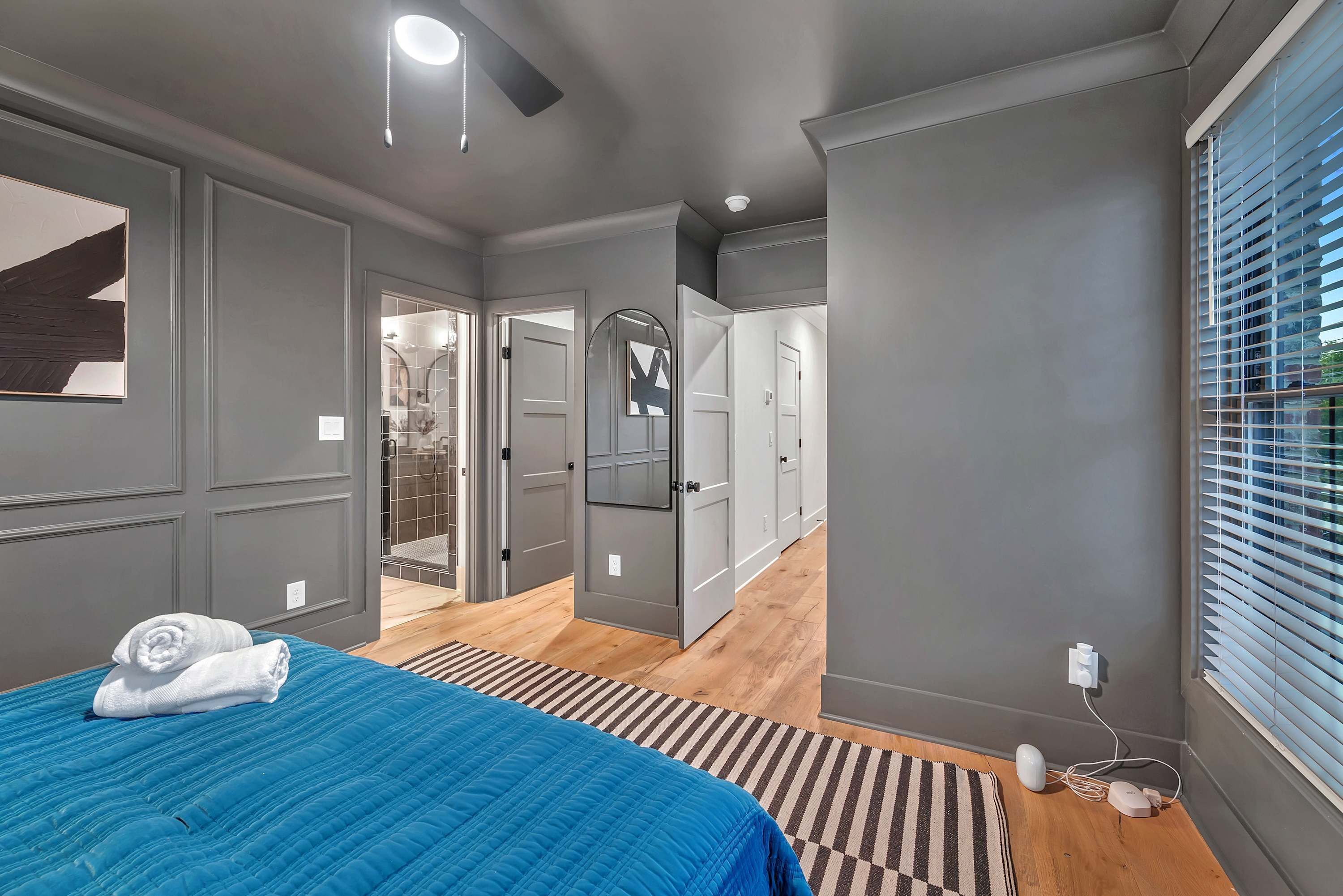 4 多间卧室、熨斗/熨衣板、WiFi、床单