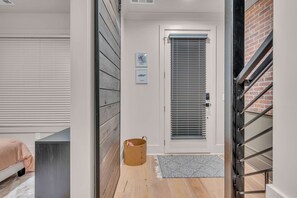 4 habitaciones, tabla de planchar con plancha, wifi y ropa de cama 