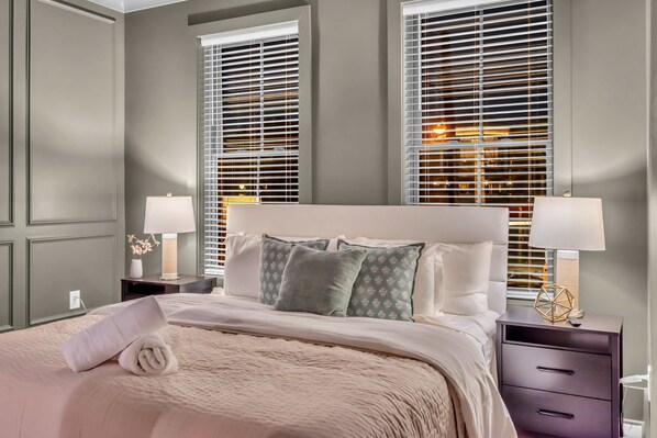 4 bedrooms, iron/ironing board, WiFi, bed sheets