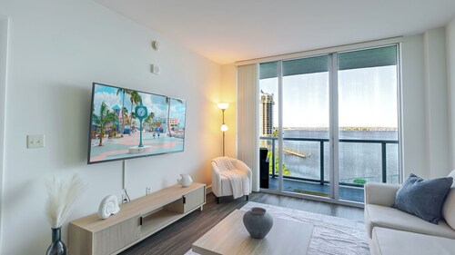 Blue Harbour / Amazing views/ 5 min DOWNTOWN