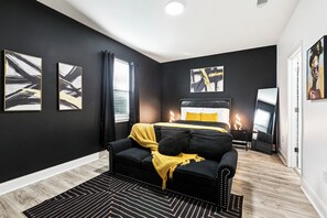 5 bedrooms, desk, iron/ironing board, travel crib