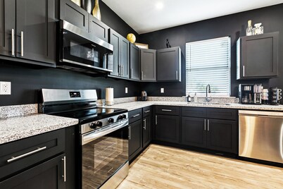 Luxury 5BR Designer Stay and Stylish NOLA Getaway