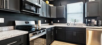 Luxury 5BR Designer Stay and Stylish NOLA Getaway