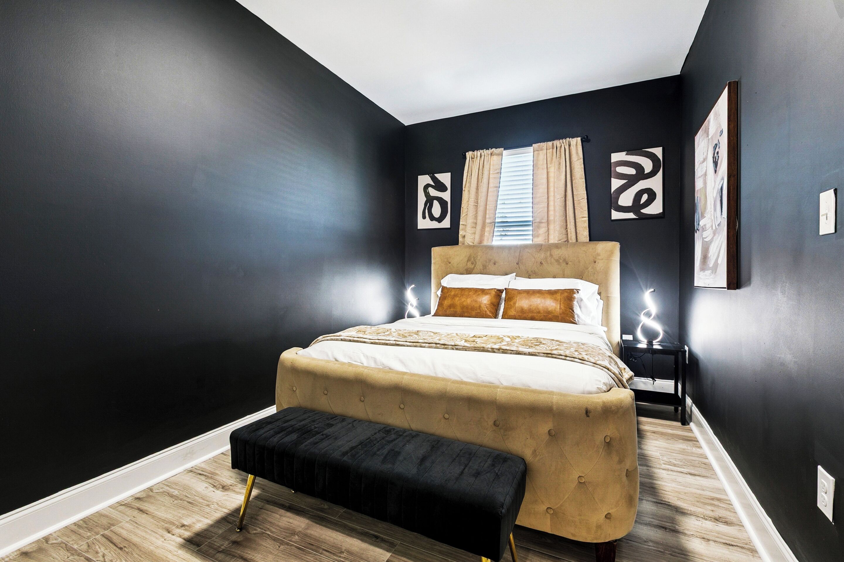 5 bedrooms, desk, iron/ironing board, travel crib