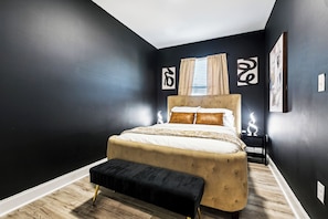 5 bedrooms, desk, iron/ironing board, travel crib