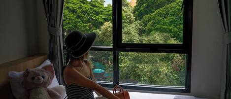 Een kluis op de kamer, verduisterende gordijnen, gratis wifi, beddengoed