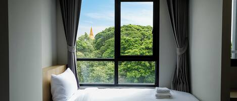 Quarto triplo luxo | Cofres nos quartos, cortinas blackout, Wi-Fi de cortesia, roupa de cama