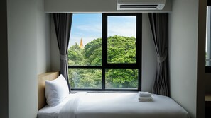Kamar Triple Deluks | Brankas, tirai kedap cahaya, Wi-Fi gratis, dan seprai linen