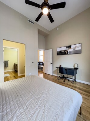 2 bedrooms, desk, iron/ironing board, WiFi