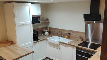 Micro-ondes, four, plaque de cuisson, lave-vaisselle