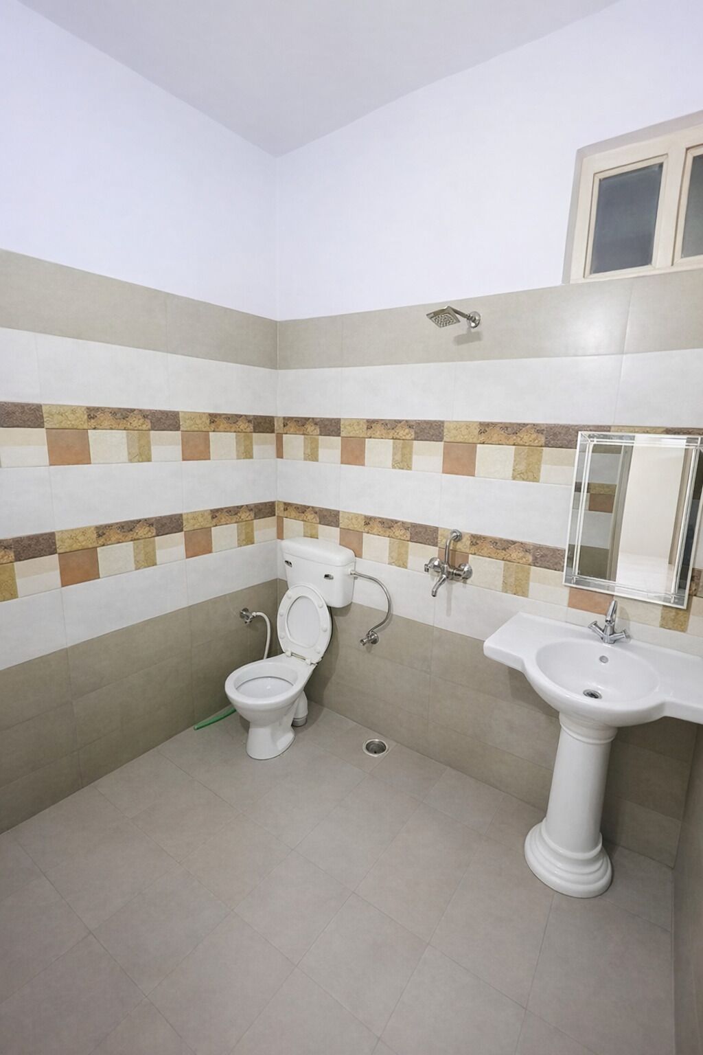 غرفة ديلوكس مزدوجة | حمام | تجهيزات دش، دُش غزير، خف للقدمين، مناشف